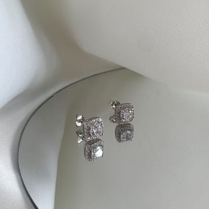 [Noble Jewelry]Classic Round Center Stone Stud Earrings