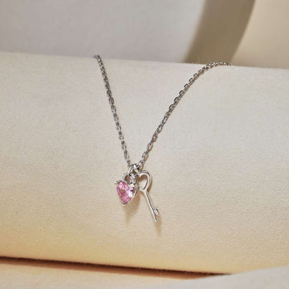 [Noble Jewelry]Unique Heart Shape Key Pendent Necklace