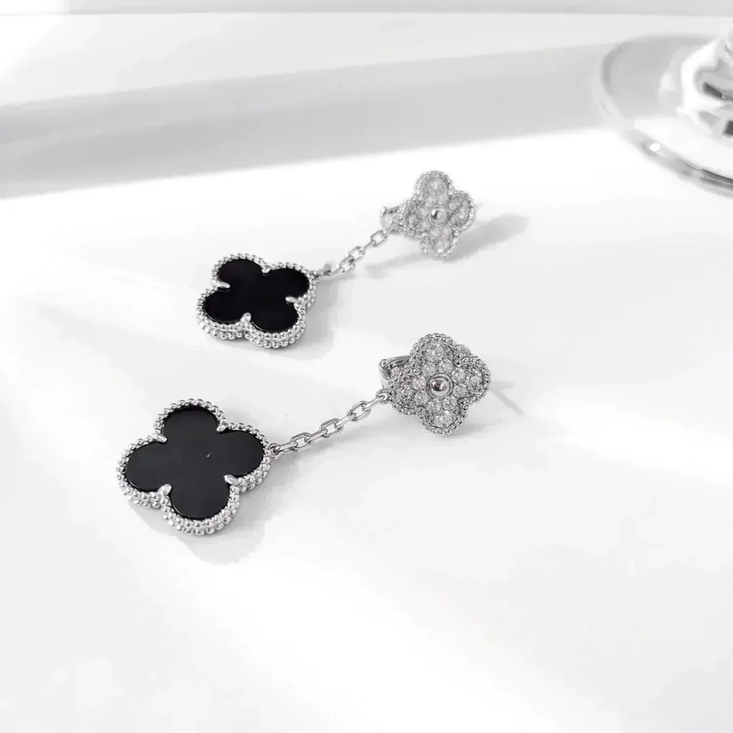 [Edler Schmuck]CLOVER 2 MOTIFS DIAMOND ONYX OHRRINGE SILBER