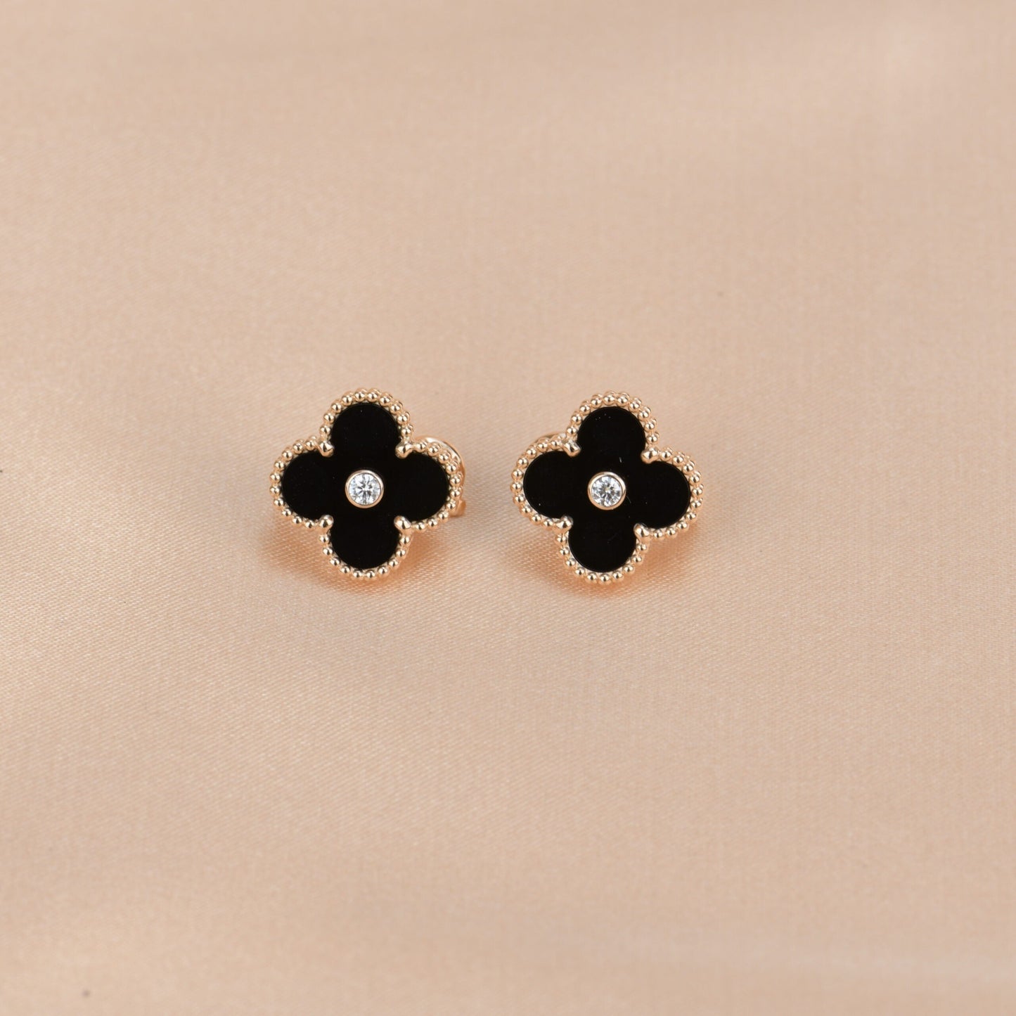 [Edler Schmuck] CLOVER MEDIUM 1 MOTIFS ONYX DIAMOND OHRRINGE